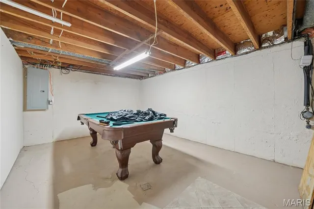 $229,900 | 11410 Essex Avenue, Maryland Heights, MO 63043