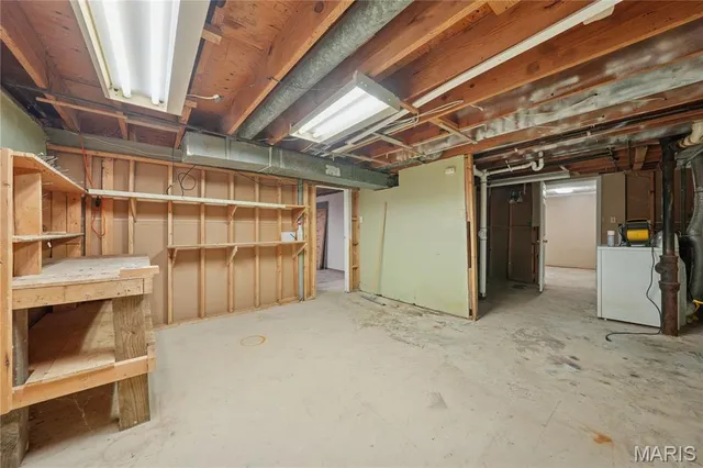 $229,900 | 11410 Essex Avenue, Maryland Heights, MO 63043