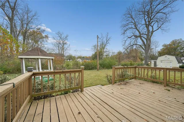 $229,900 | 11410 Essex Avenue, Maryland Heights, MO 63043