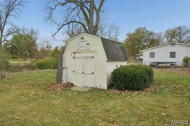 $229,900 | 11410 Essex Avenue, Maryland Heights, MO 63043