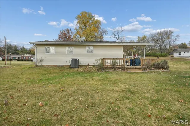 $229,900 | 11410 Essex Avenue, Maryland Heights, MO 63043