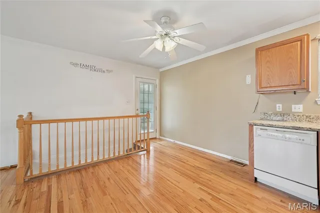 $229,900 | 11410 Essex Avenue, Maryland Heights, MO 63043