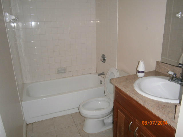 6701 Mallards Cove Road, Unit 14F Jupiter, FL 33458 - Photo 3 of 8 guest bath