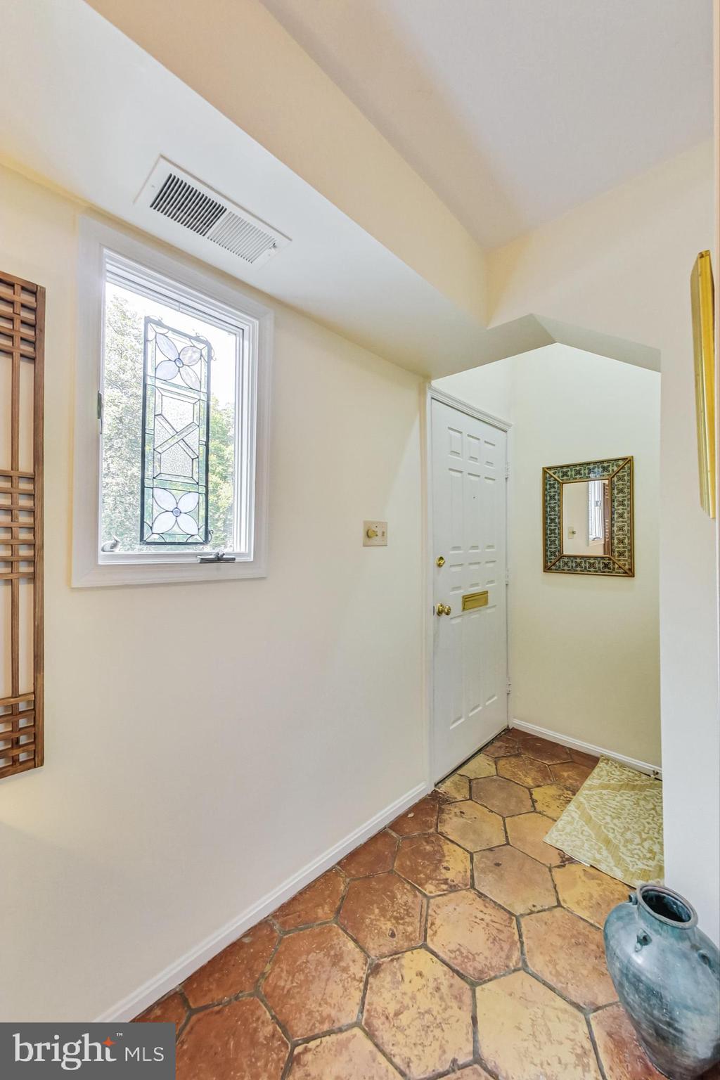 8539 Bradford Road, Unit 96 Silver Spring, MD 20901 - Photo 5 of 40