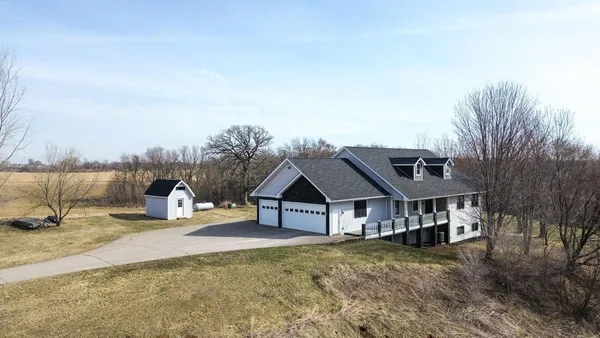 $825,000 | 17531 County 41 Boulevard, Red Wing, MN 55066