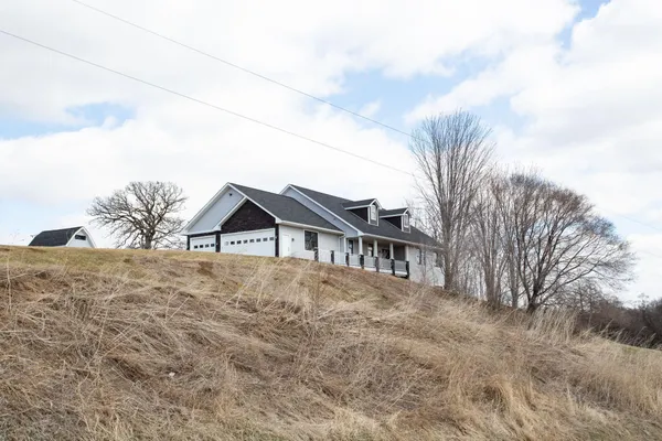 $825,000 | 17531 County 41 Boulevard, Red Wing, MN 55066