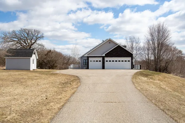 $825,000 | 17531 County 41 Boulevard, Red Wing, MN 55066