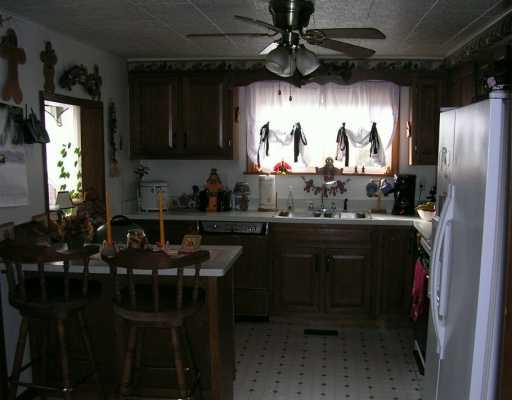106 Dutchtown Road Butler, PA 16002 - Photo 4 of 8 Kitchen.