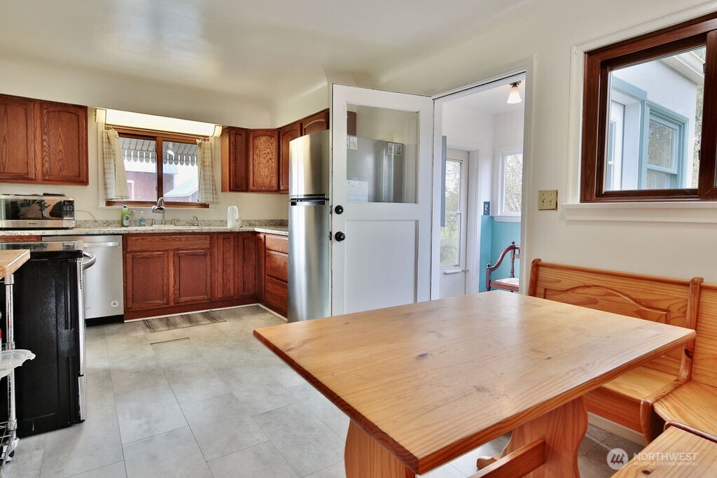 1430 West Hendrickson Road Sequim, WA 98382 - Photo 10 of 40 Gallery Image 10