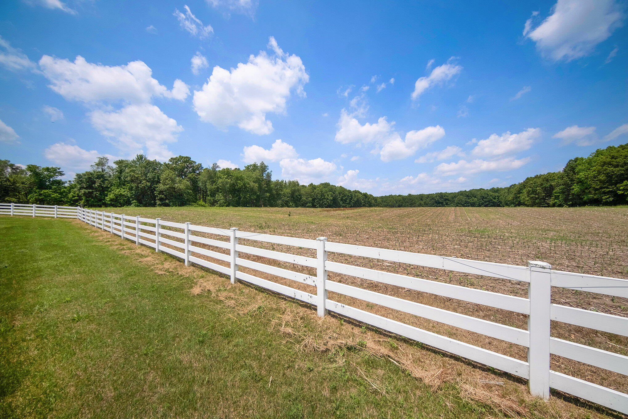 6990 Kennedy Road Munith, MI 49259 - Photo 32 of 43 Vinyl Fencing/ Field