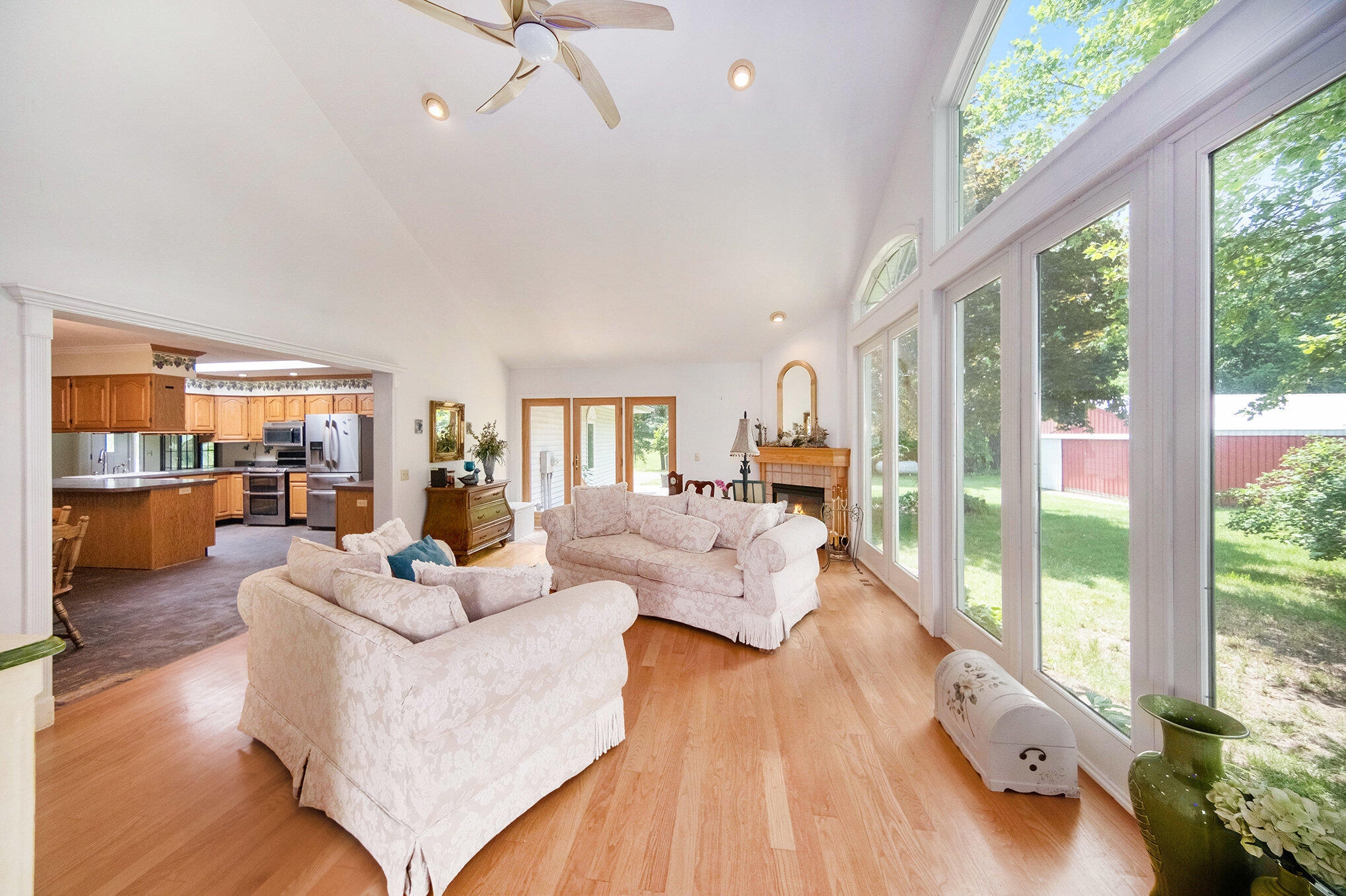 6990 Kennedy Road Munith, MI 49259 - Photo 4 of 43 Family Room
