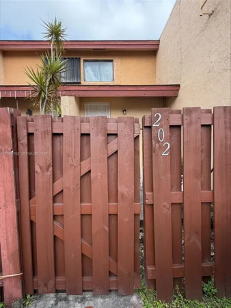 $3,000 | 221 West Park Drive, Unit 2023, Miami, FL 33172