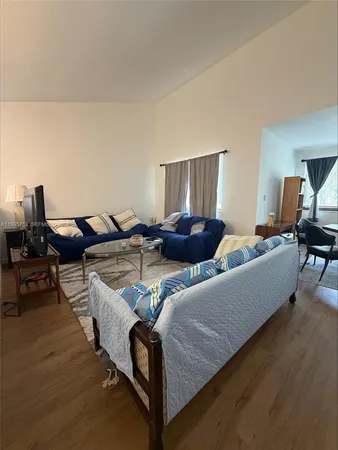$3,000 | 221 West Park Drive, Unit 2023, Miami, FL 33172