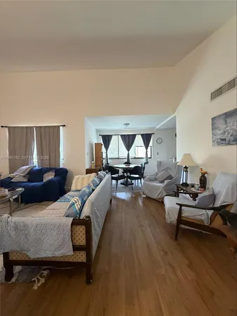 $3,000 | 221 West Park Drive, Unit 2023, Miami, FL 33172