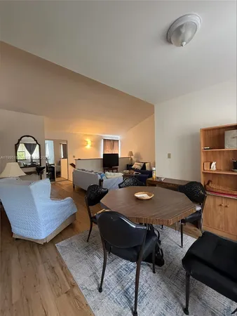 $3,000 | 221 West Park Drive, Unit 2023, Miami, FL 33172