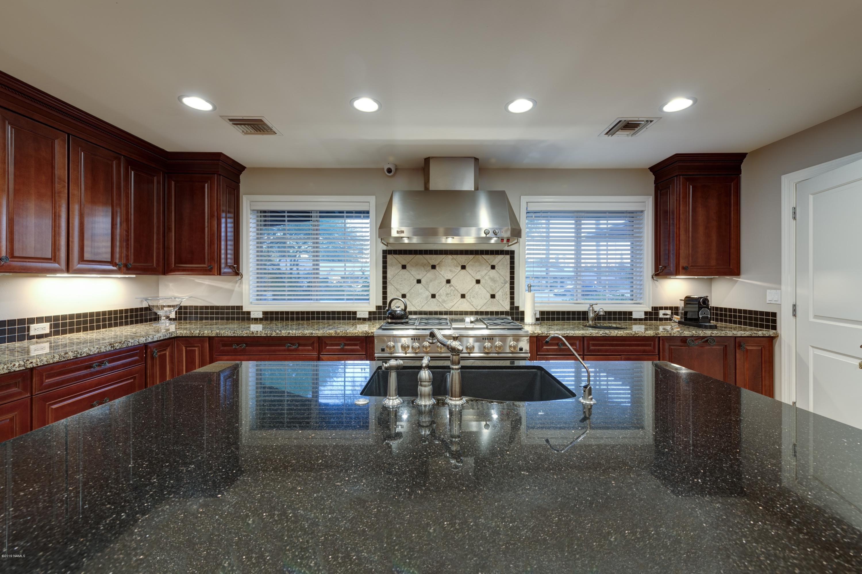 4610 East Cheery Lynn Road Phoenix, AZ 85018 - Photo 11 of 39 010_Kitchen