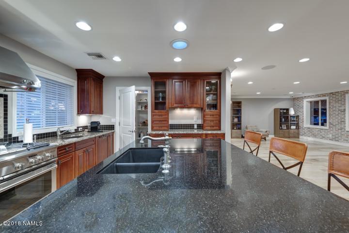 4610 East Cheery Lynn Road Phoenix, AZ 85018 - Photo 14 of 39 13