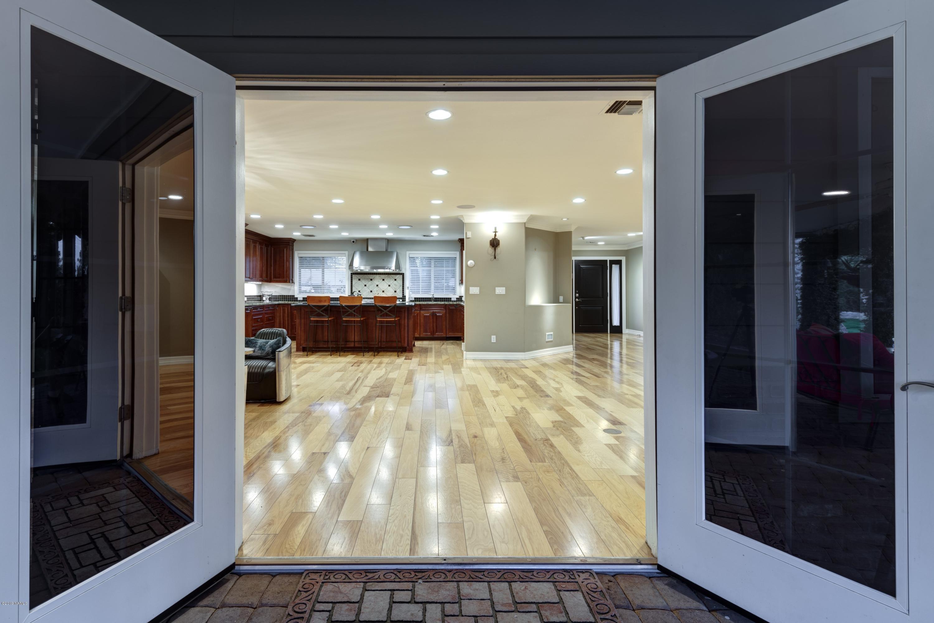 4610 East Cheery Lynn Road Phoenix, AZ 85018 - Photo 10 of 39 008_Patio Entry