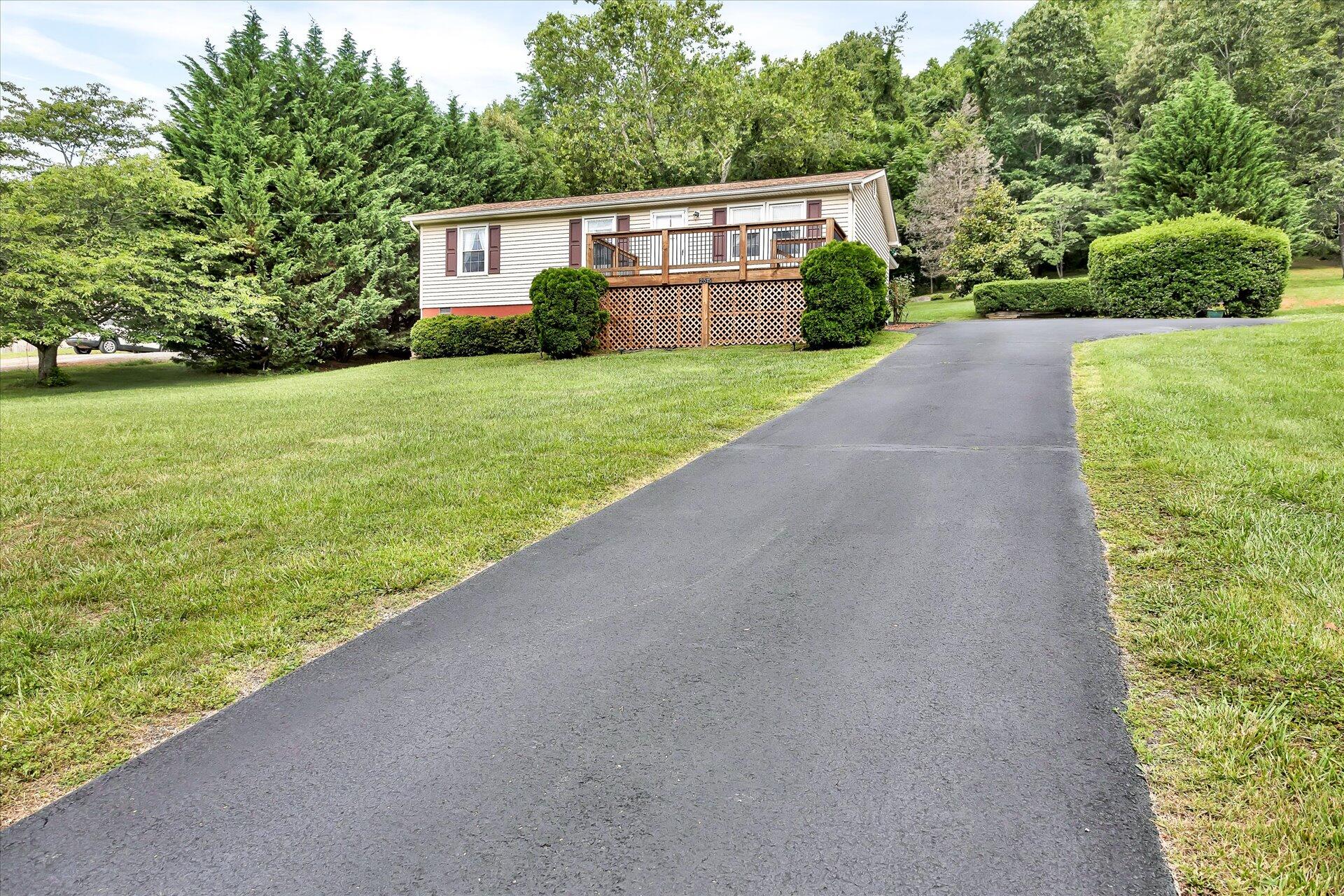 2515 Springwood Road Fincastle, VA 24090 - Photo 1 of 37 03-2515 Springwood Rd_03