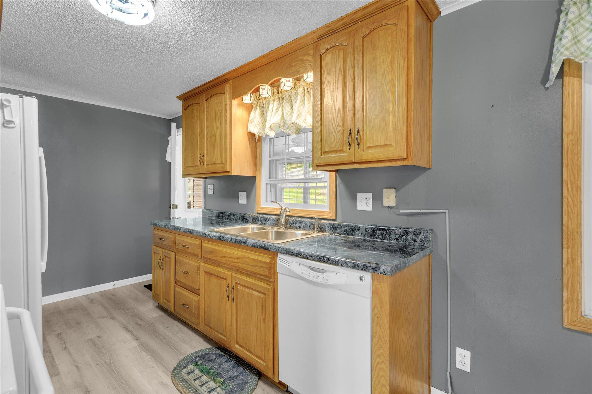 2515 Springwood Road Fincastle, VA 24090 - Photo 11 of 37 12-2515 Springwood Rd_12