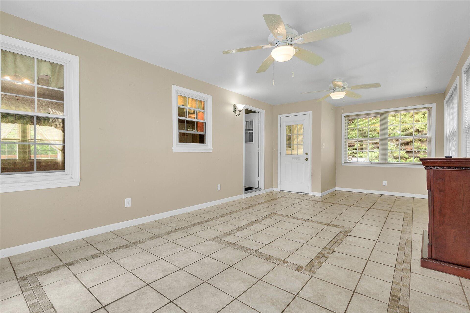 2515 Springwood Road Fincastle, VA 24090 - Photo 15 of 37 16-2515 Springwood Rd_19