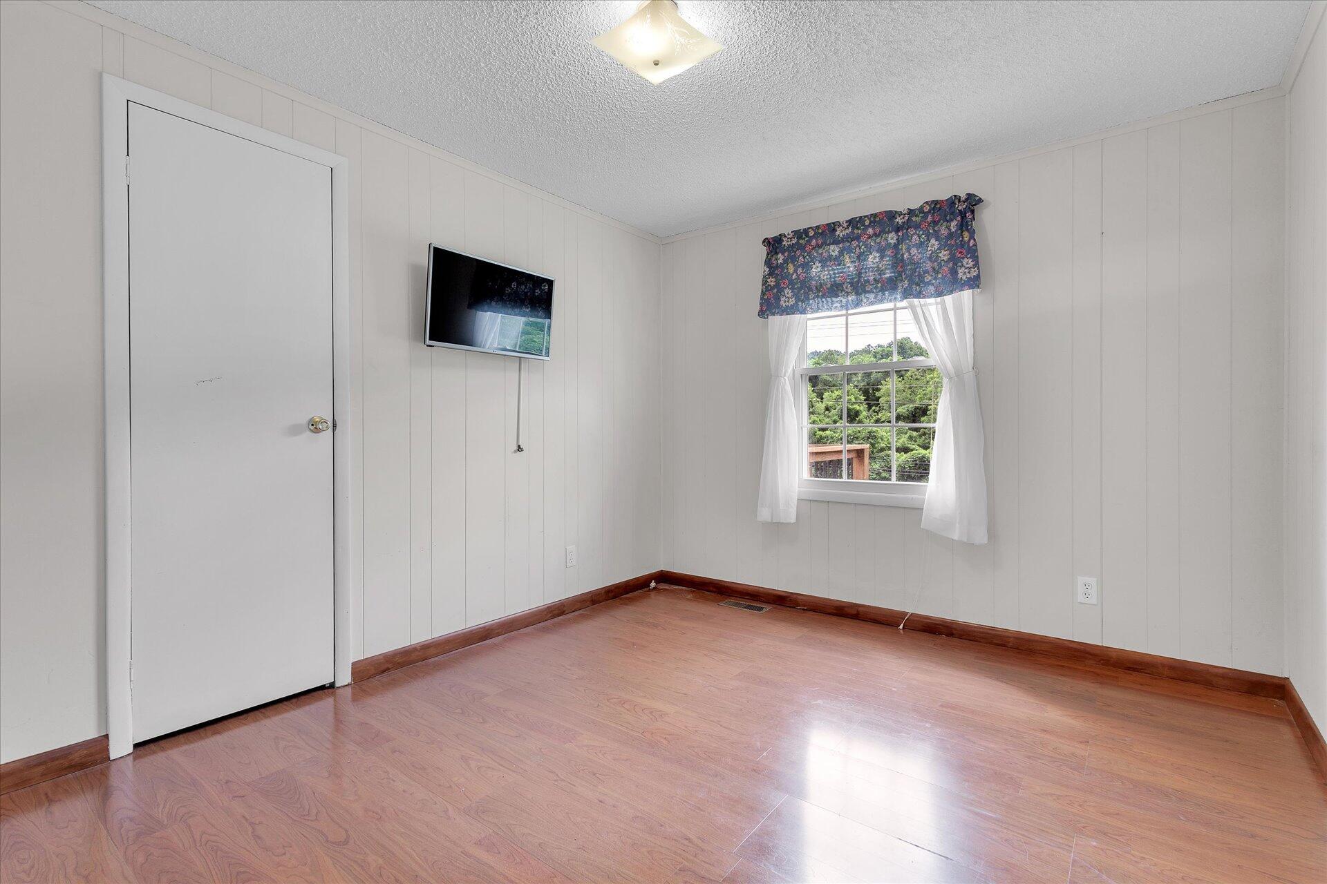 2515 Springwood Road Fincastle, VA 24090 - Photo 20 of 37 21-2515 Springwood Rd_29