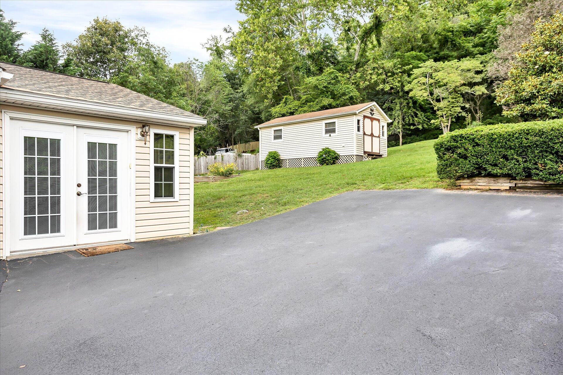 2515 Springwood Road Fincastle, VA 24090 - Photo 29 of 37 30-2515 Springwood Rd_20