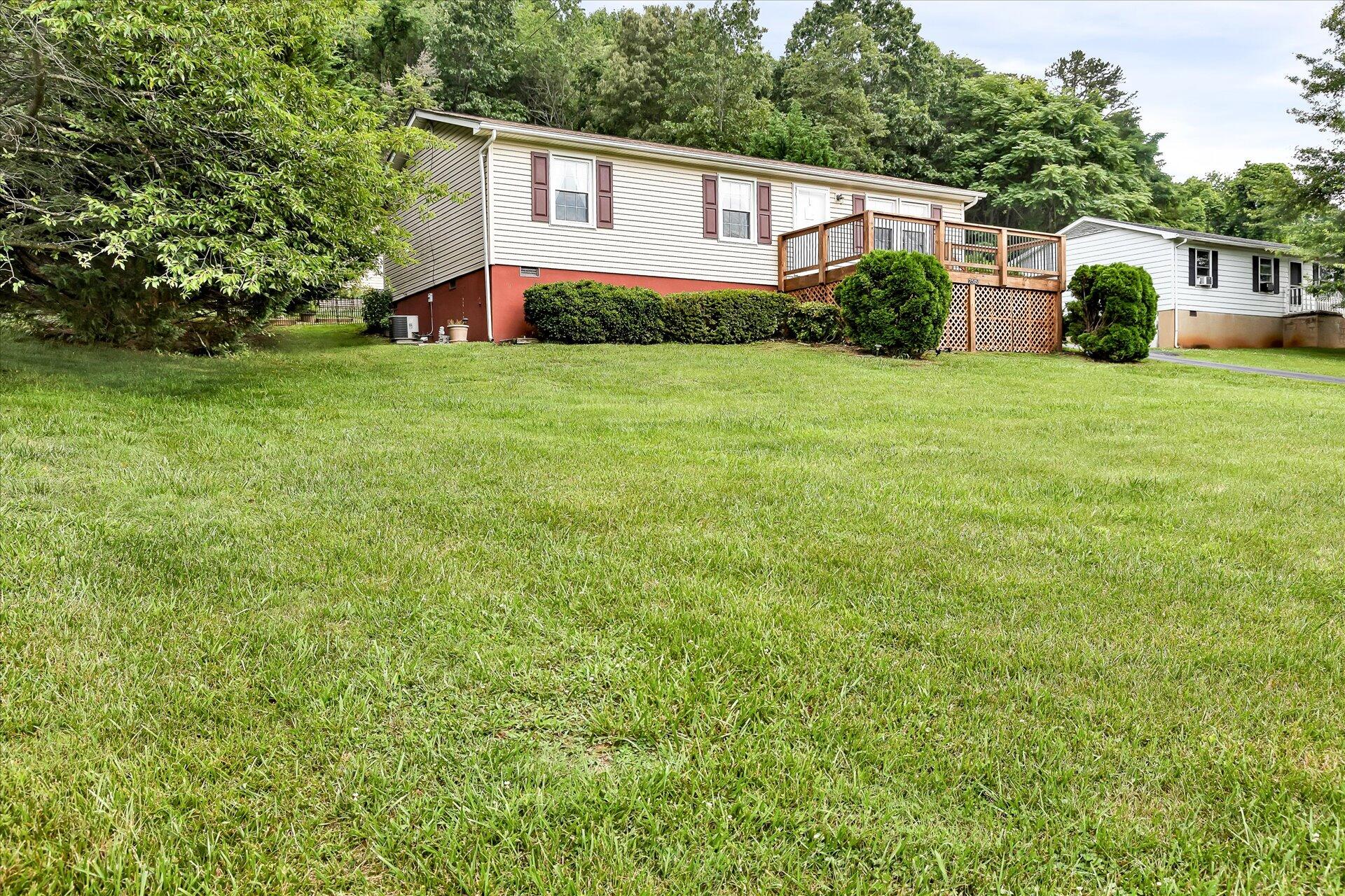 2515 Springwood Road Fincastle, VA 24090 - Photo 3 of 37 02-2515 Springwood Rd_02