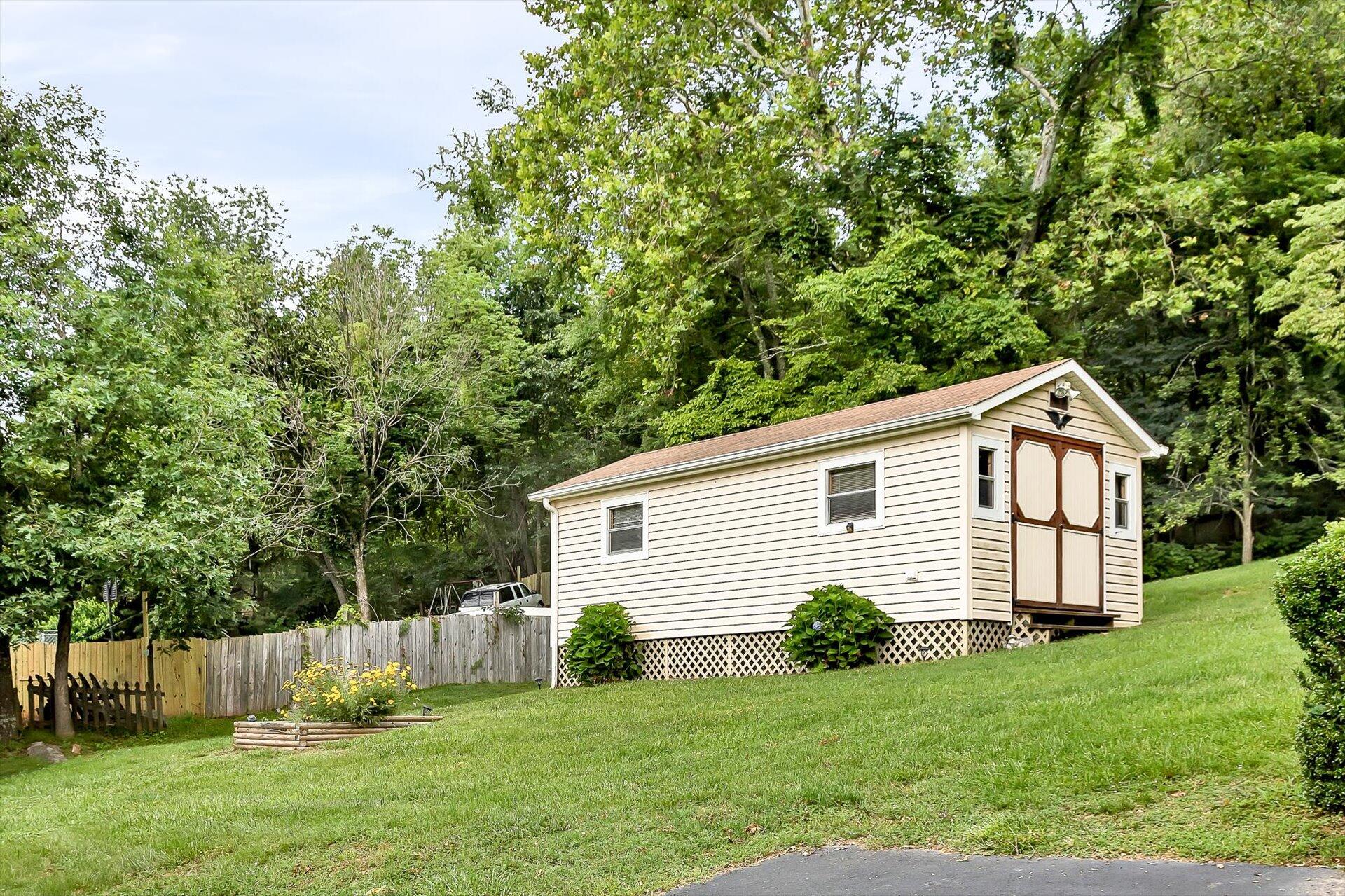 2515 Springwood Road Fincastle, VA 24090 - Photo 31 of 37 31-2515 Springwood Rd_21
