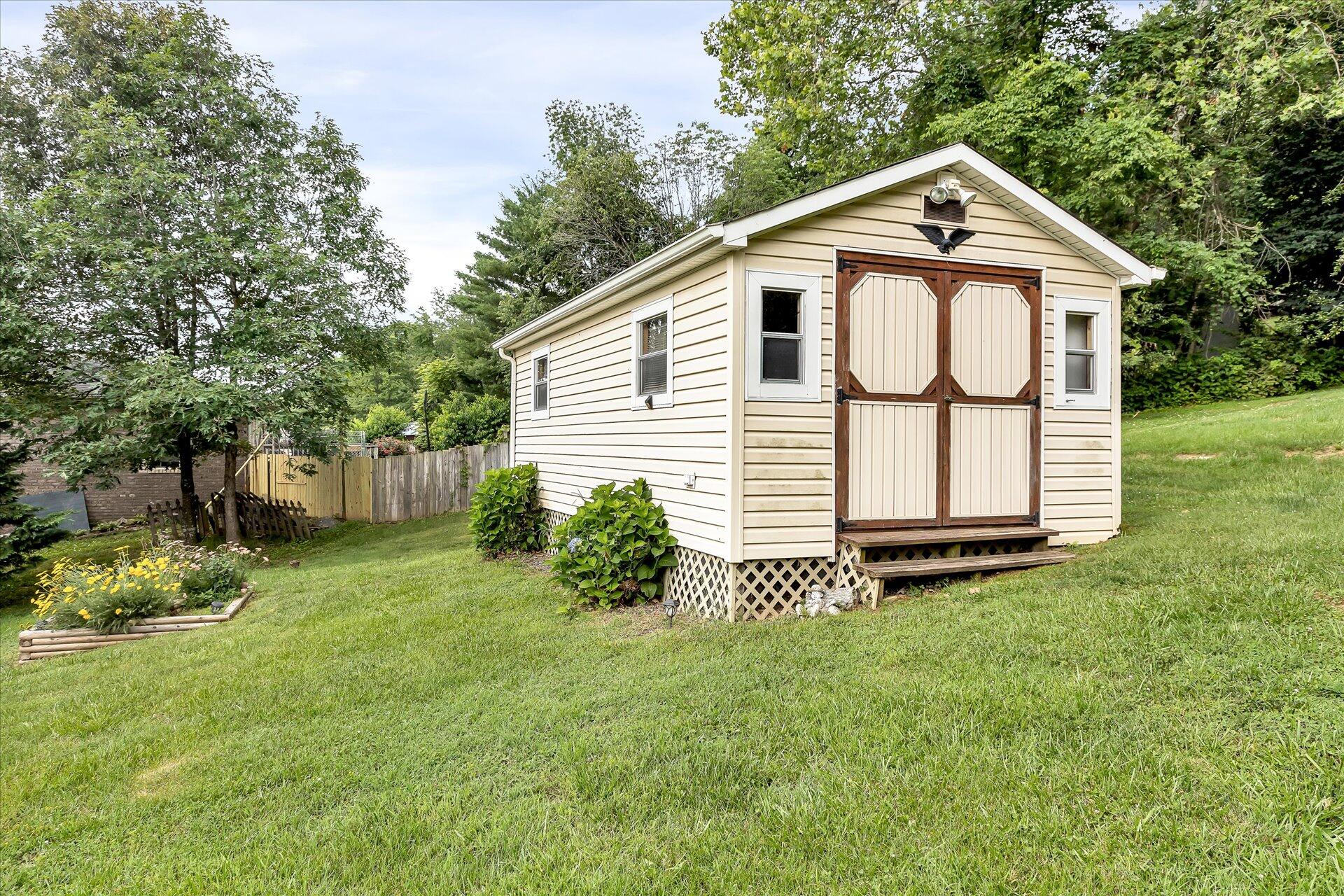 2515 Springwood Road Fincastle, VA 24090 - Photo 32 of 37 32-2515 Springwood Rd_22