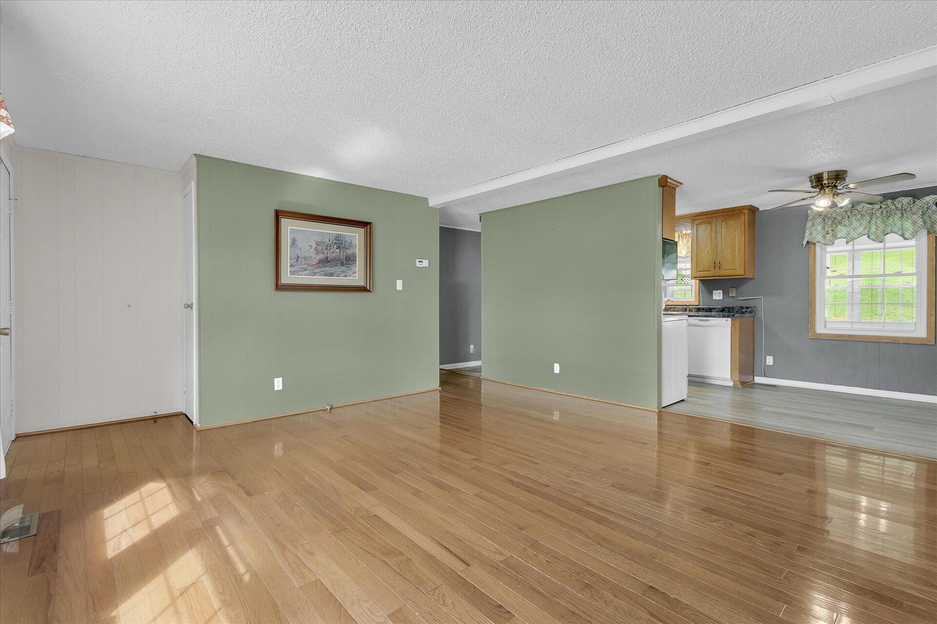 2515 Springwood Road Fincastle, VA 24090 - Photo 7 of 37 08-2515 Springwood Rd_08