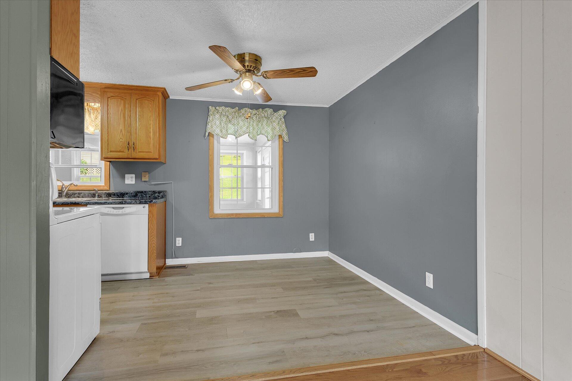 2515 Springwood Road Fincastle, VA 24090 - Photo 9 of 37 10-2515 Springwood Rd_10