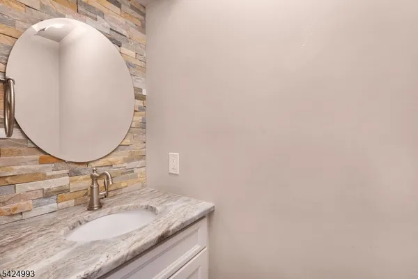 $629,999 | 90 Stone Run Road, Bedminster, NJ 07921