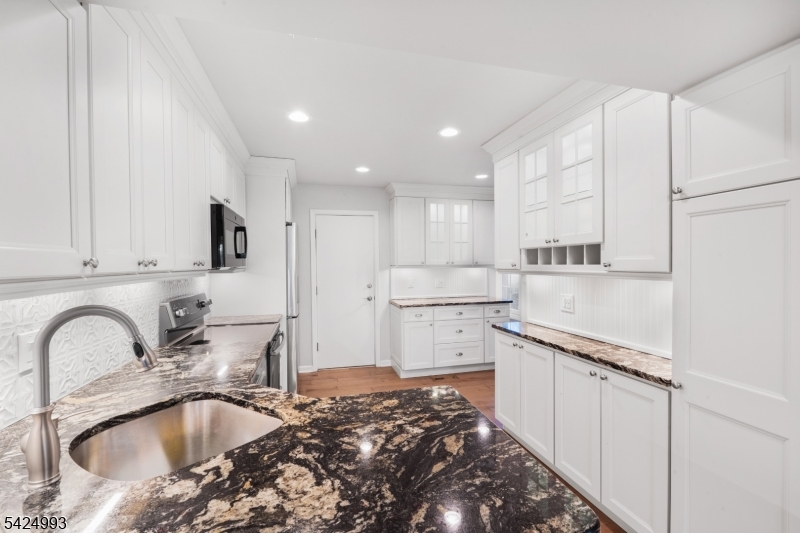 90 Stone Run Road Bedminster, NJ 07921 - Photo 4 of 26