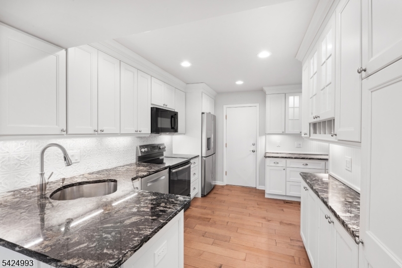 90 Stone Run Road Bedminster, NJ 07921 - Photo 5 of 26