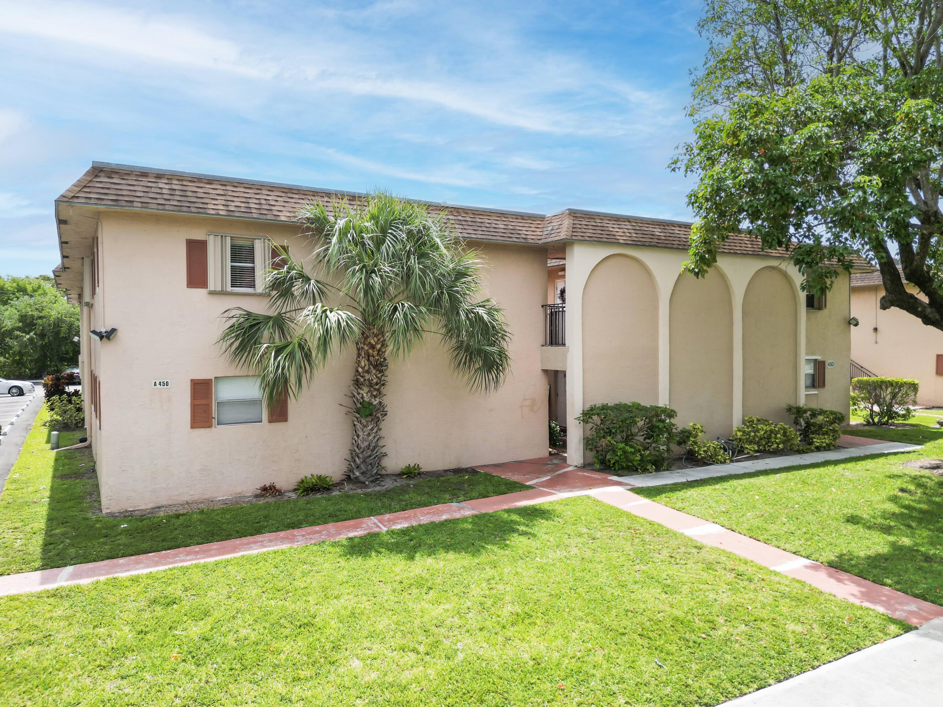 450 Southwest 2nd Avenue, Unit 2050 Boca Raton, FL 33432 - Photo 7 of 11 a front view of a house with garden