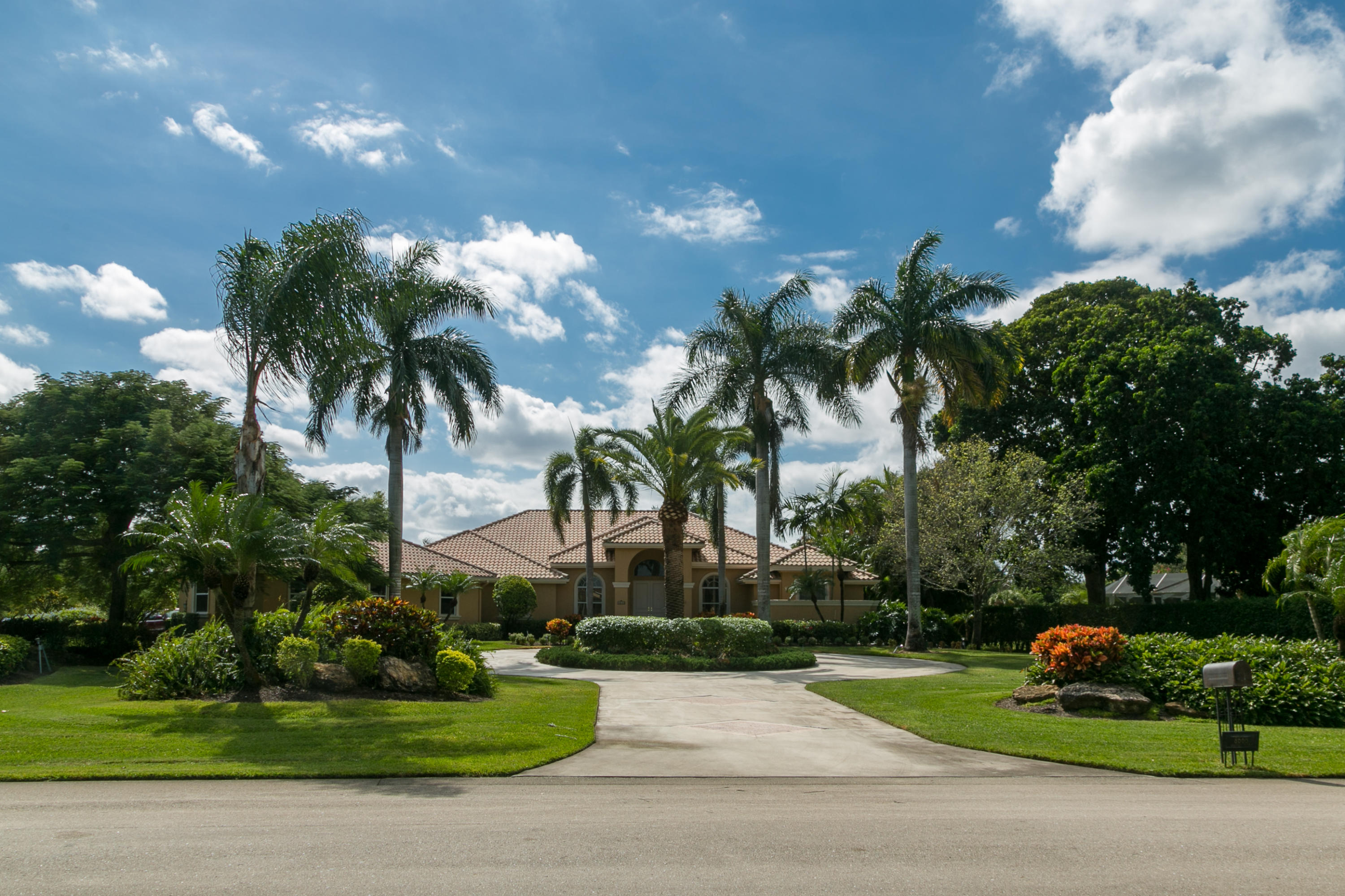 8666 Sawpine Road Delray Beach, FL 33446 - Photo 49 of 49 a view of a houses with a yard and potted plants
