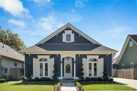 $650,000 | 9 Magnolia Place, Jefferson, LA 70121