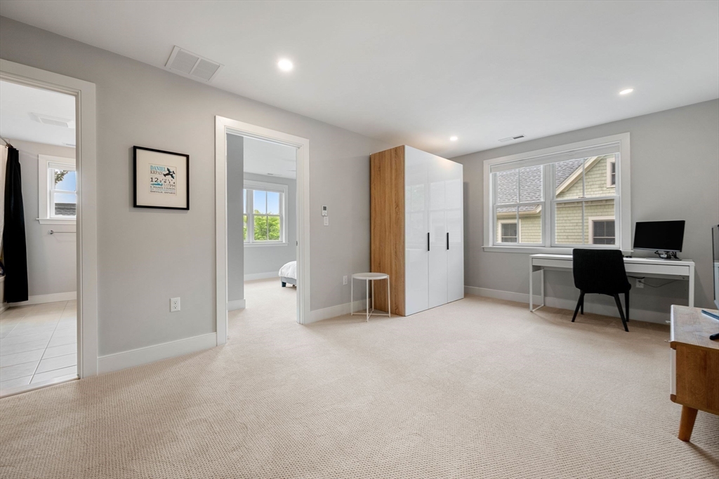 10 Fieldstone Way, Unit 10 Wellesley, MA 02482 - Photo 16 of 23