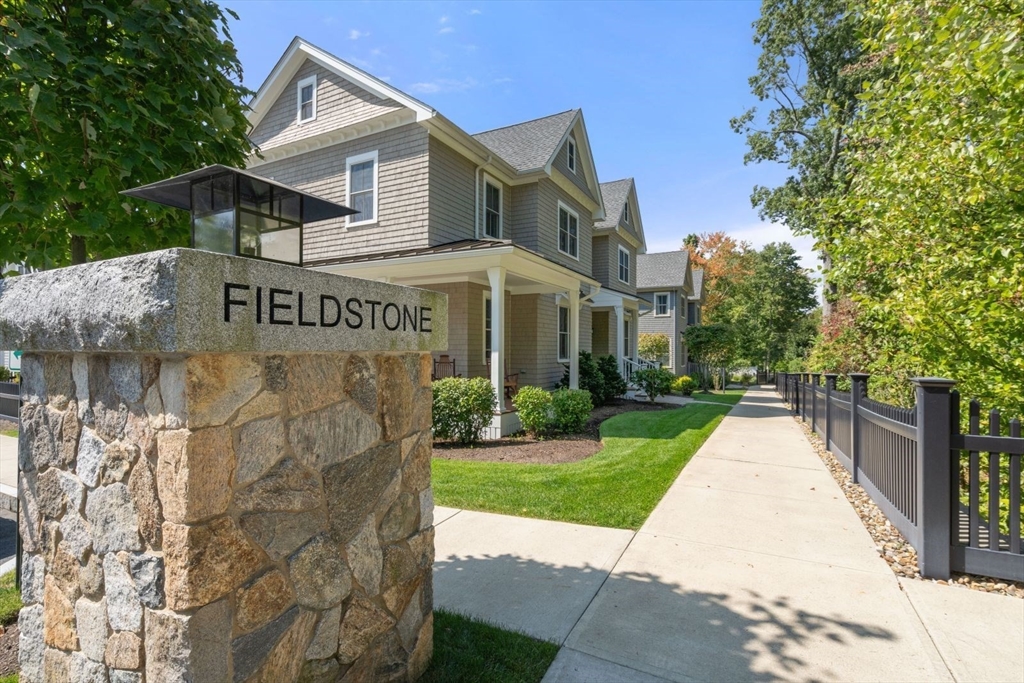 10 Fieldstone Way, Unit 10 Wellesley, MA 02482 - Photo 2 of 23