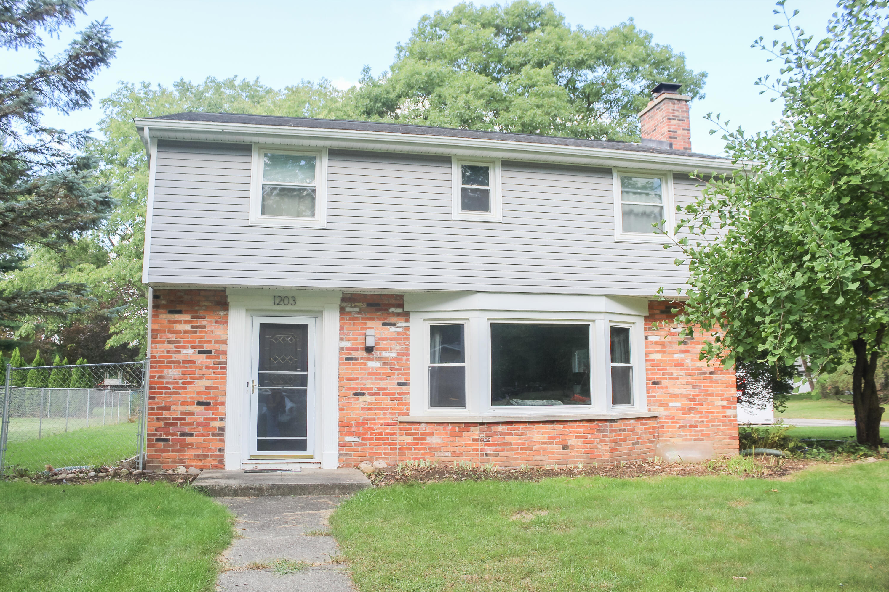 1203 Piccadilly Road Kalamazoo, MI 49006 - Photo 2 of 23 Outisde Shoots -8