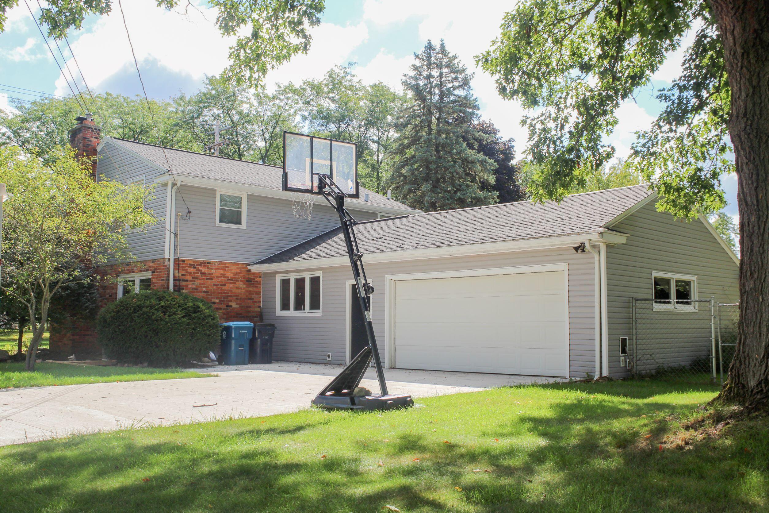 1203 Piccadilly Road Kalamazoo, MI 49006 - Photo 4 of 23 Outisde Shoots -12
