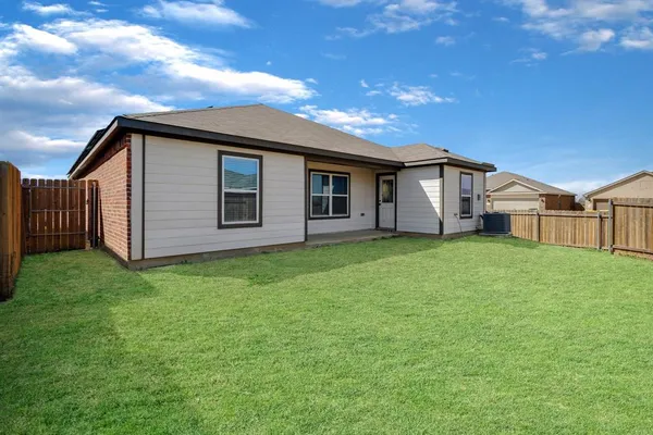 $279,000 | 523 Bennie Leonard Street, Venus, TX 76084