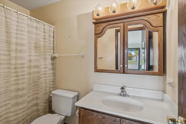 $199,900 | 419 North Thornwood Drive, Unit A, McHenry, IL 60050