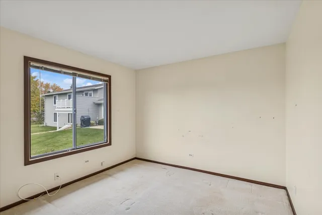 $199,900 | 419 North Thornwood Drive, Unit A, McHenry, IL 60050