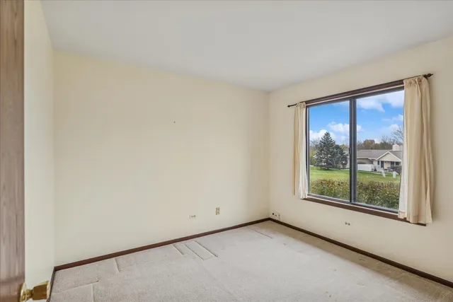 $199,900 | 419 North Thornwood Drive, Unit A, McHenry, IL 60050