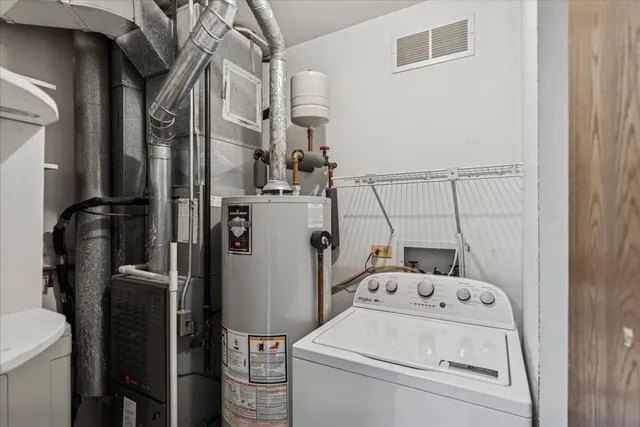 $199,900 | 419 North Thornwood Drive, Unit A, McHenry, IL 60050