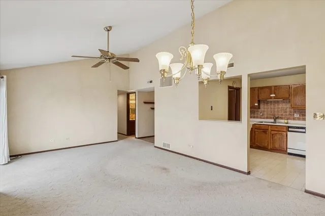 $199,900 | 419 North Thornwood Drive, Unit A, McHenry, IL 60050