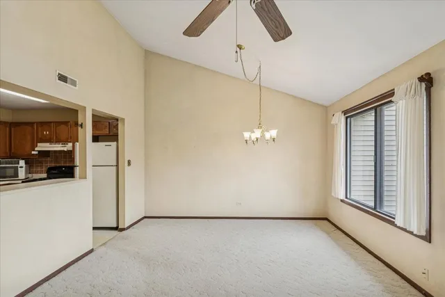 $199,900 | 419 North Thornwood Drive, Unit A, McHenry, IL 60050