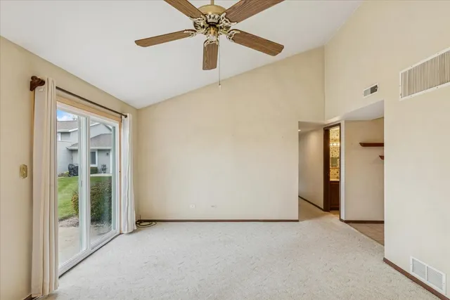 $199,900 | 419 North Thornwood Drive, Unit A, McHenry, IL 60050